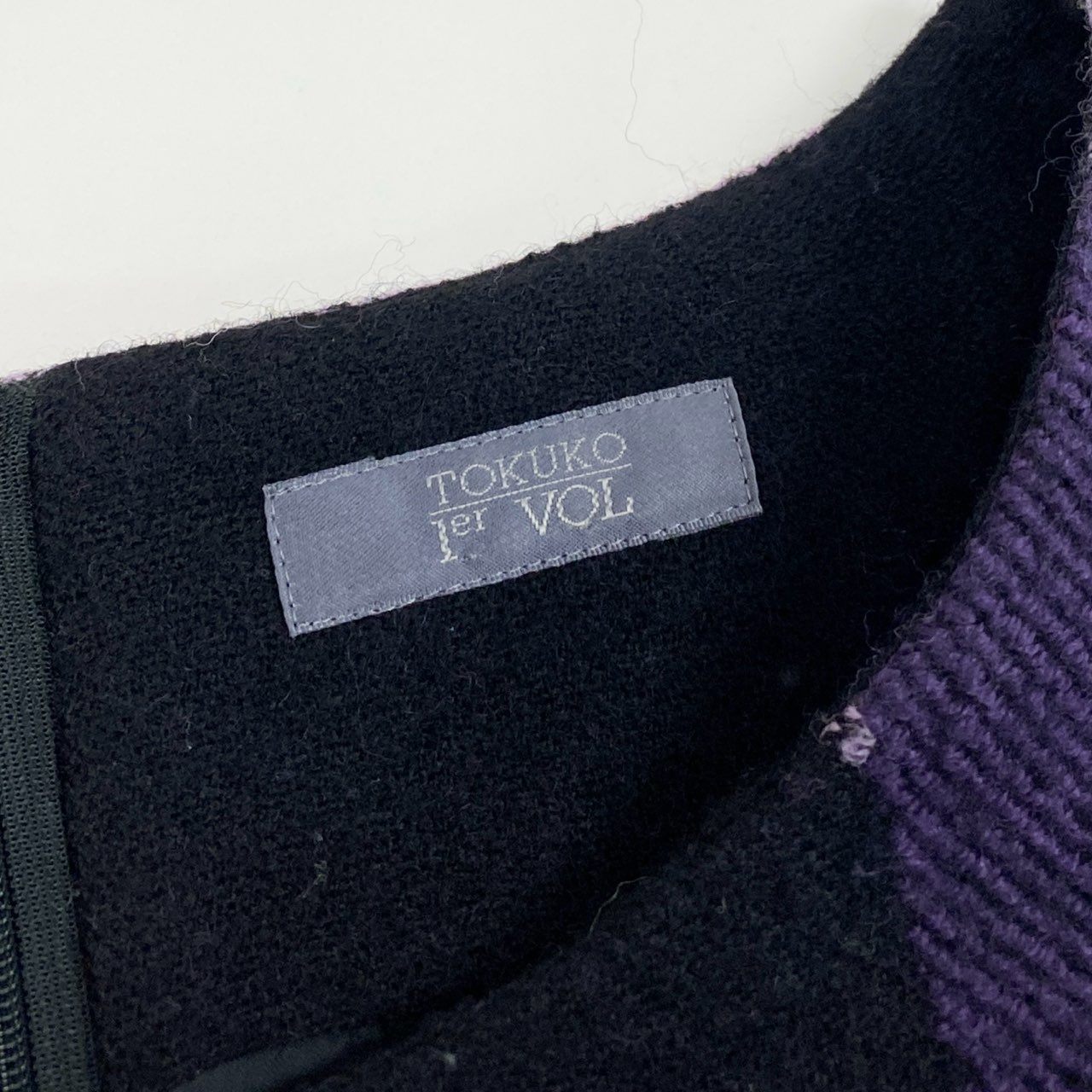 77b27 TOKUKO 1er VOL トクコプルミエヴォル ノースリーブワンピース ウールワンピース 花柄 スパンコール 刺繍 レディース 女性服 サイズ9 ブラックu02t