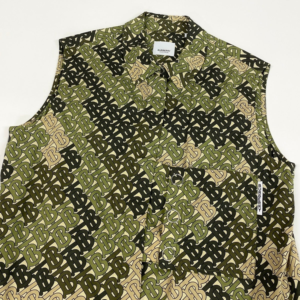 12i14 《美品》 BURBERRY LONDON ENGLAND バーバリー ロンドン 総柄シャツ ノースリーブシャツ TBロゴ ブラウス コットンシャツ IT40 グリーン 綿100％ レディース 女性用u02t