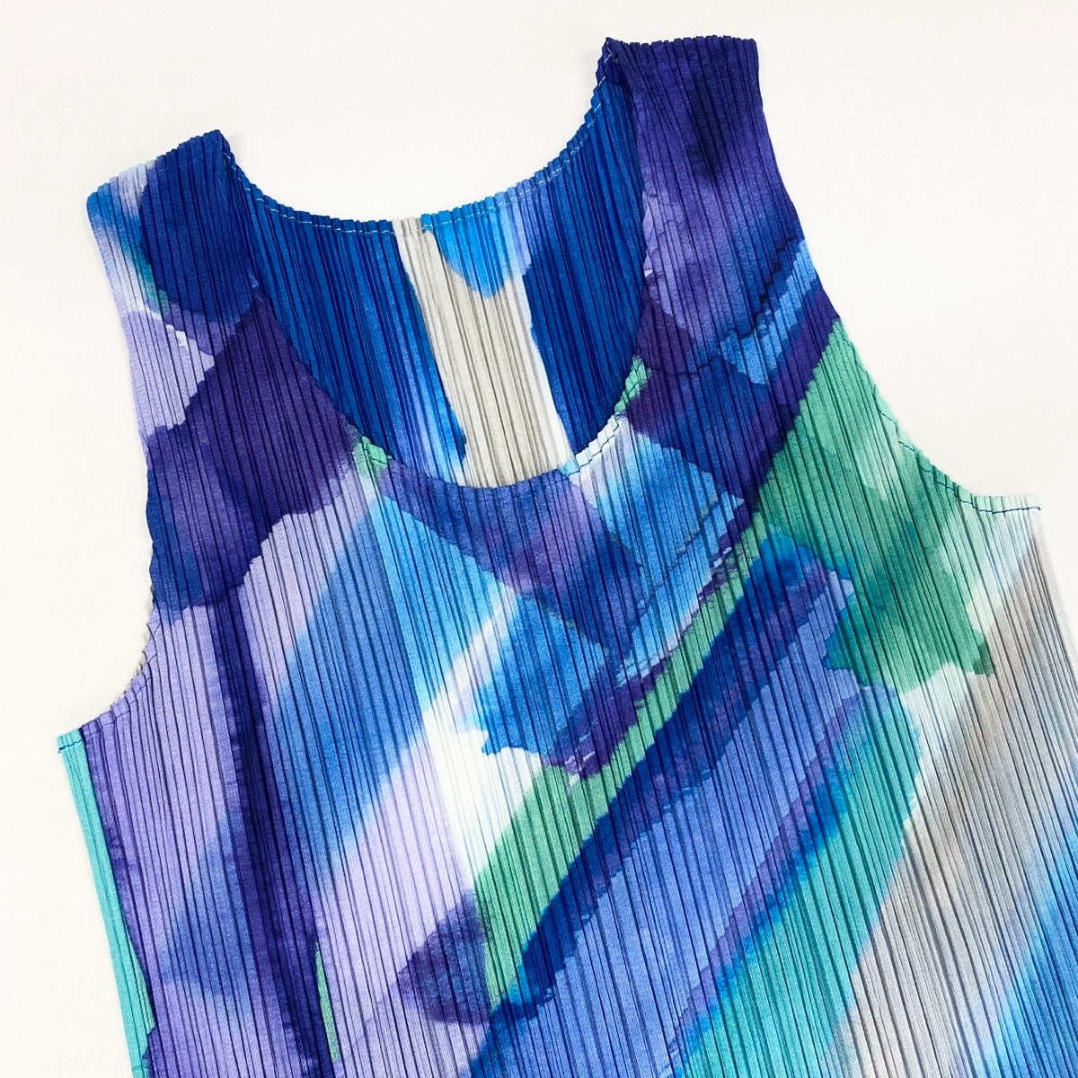 Ae14 【美品】 PLEATS PLEASE プリーツプリーズ ノースリーブ プリーツトップス タンクトップ 総柄 PP01-JK685 サイズ3 マルチカラー ポリエステル100％ レディース 女性服ta1