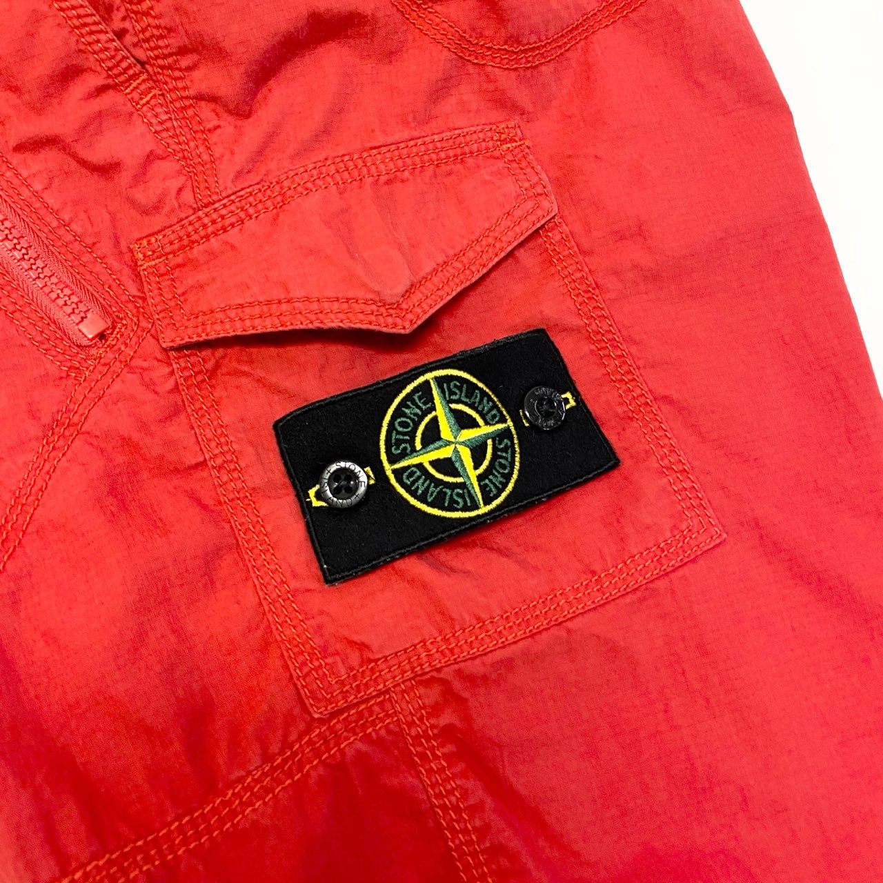 2a29 STONE ISLAND ストーンアイランド ハーフパンツ ナイロンパンツ ボトムス ロゴパッチ XLサイズ レッド ナイロン100％ メンズ 男性用o07t
