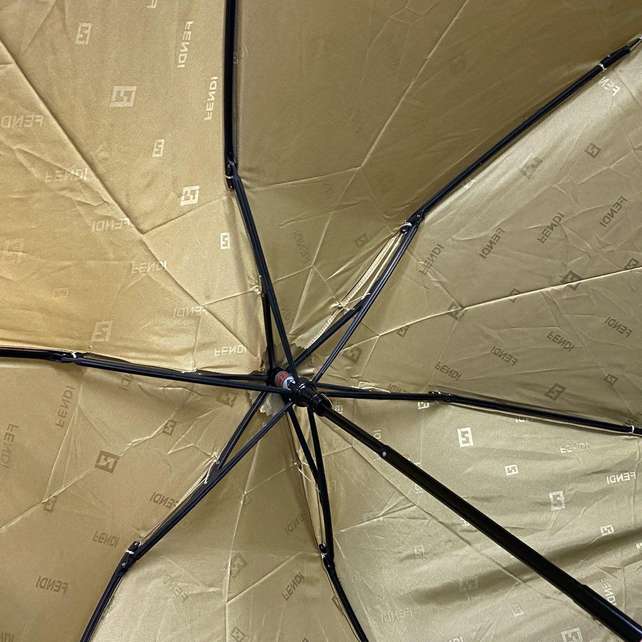 a6 FENDI フェンディ ズッカ柄 折り畳み傘 雨傘 ズッキーノ ムーンバット ゴールド レディースk02i