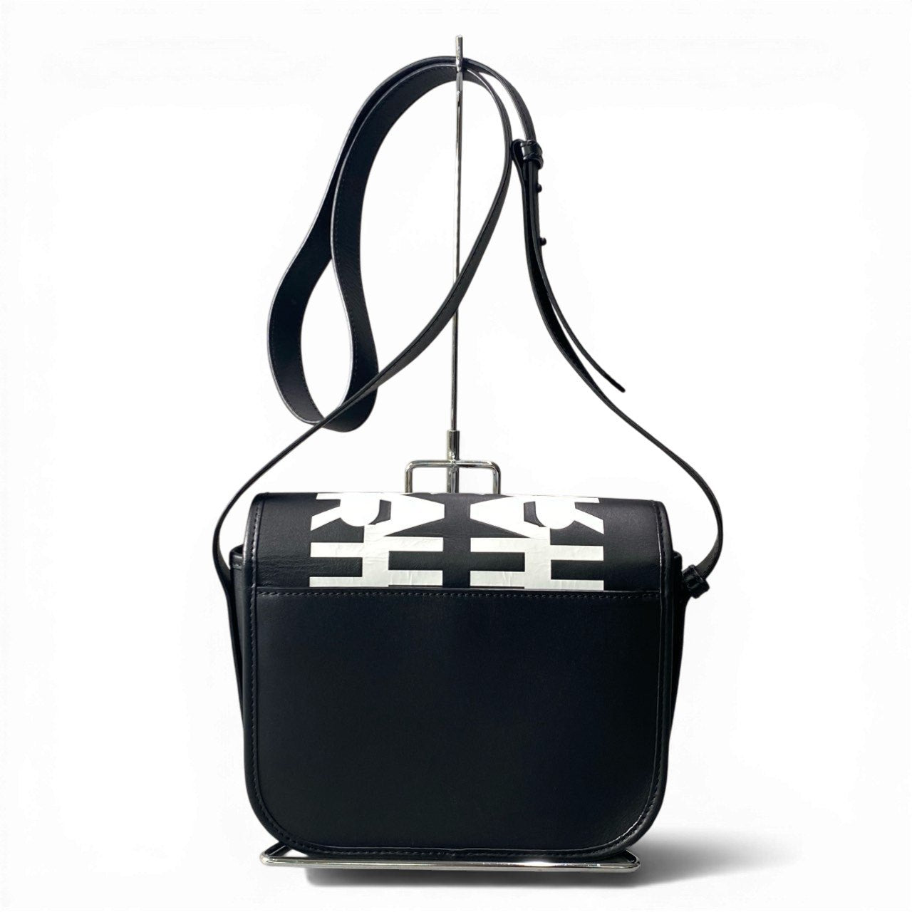 c23 BURBERRY バーバリー ユニバーサルパスポート レザーショルダーバッグ マグネット開閉  メンズ バッグk02i