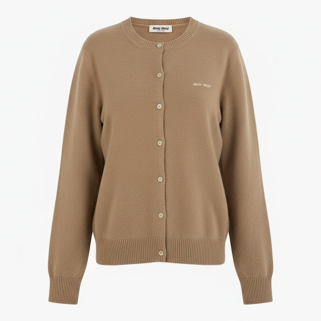 30a9 miu miu ミュウミュウ ロングスリーブ ニットカーディガン カシミヤニット 胸元ロゴ 刺繍  イタリア製 レディース サイズ42 ベージュ カシミア100％o07t