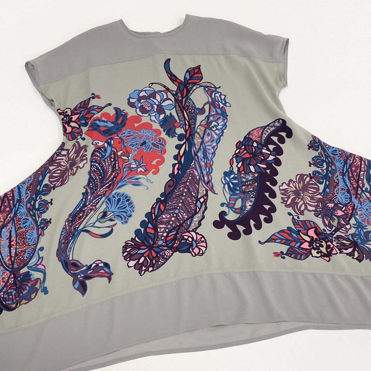 76k21 TOKUKO 1er VOL トクコプルミエヴォル フレンチスリーブ チュニックワンピース 花柄プリント  9 グレー  ポリエステル100％u02t