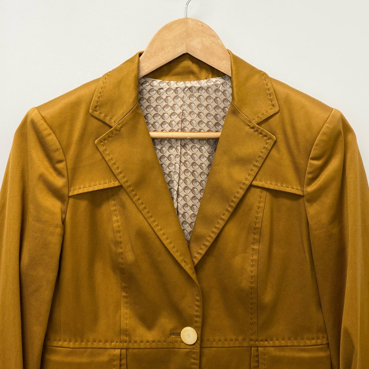 85a28 GUCCI グッチ テーラードジャケット ブレザー アウター 裏地 貝殻柄 42サイズ キャメル レディース 女性用u02t