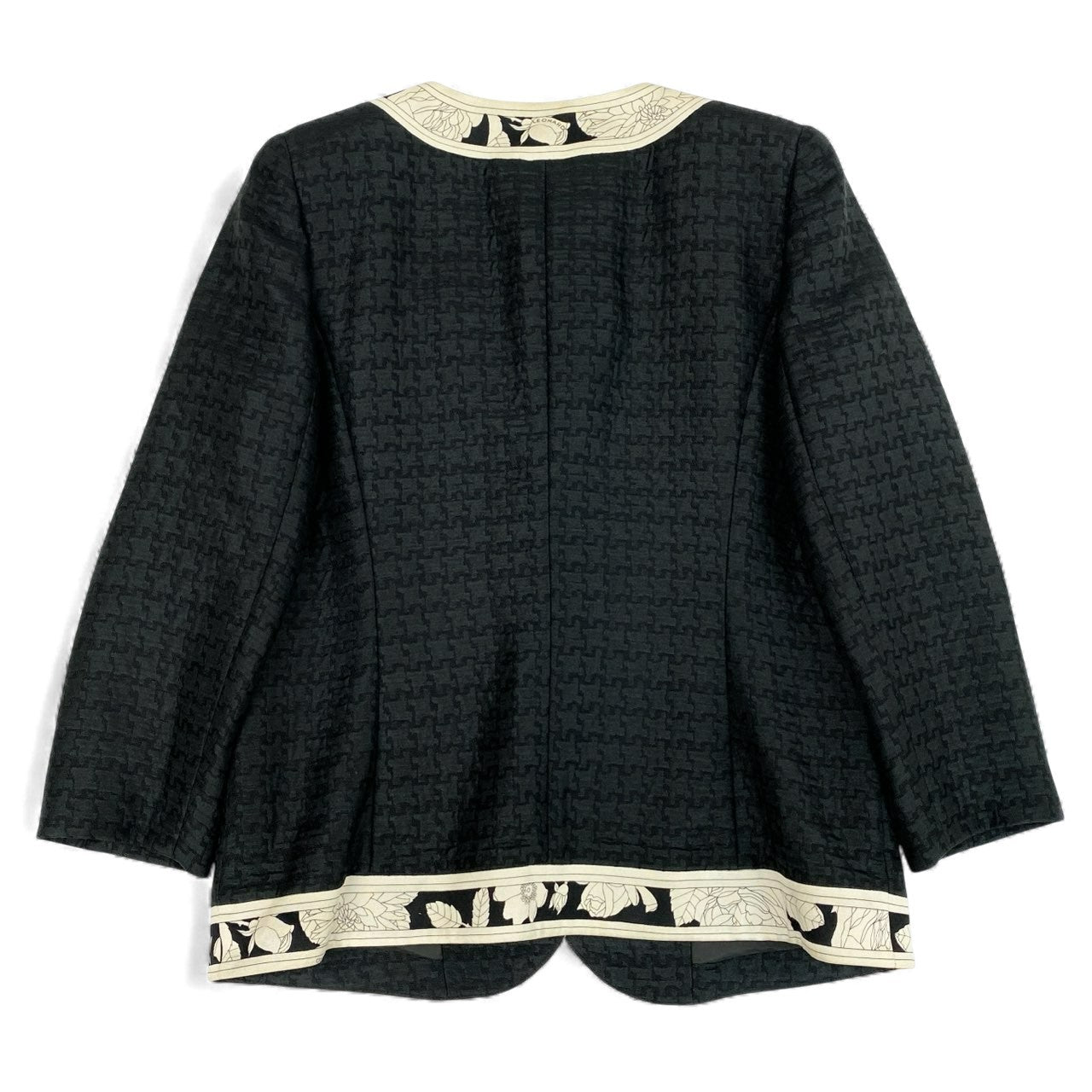 49L8 LEONARD レオナール ノーカラージャケット 美しい花柄プリント 金ボタン 11ARサイズ ブラック レディースo07t