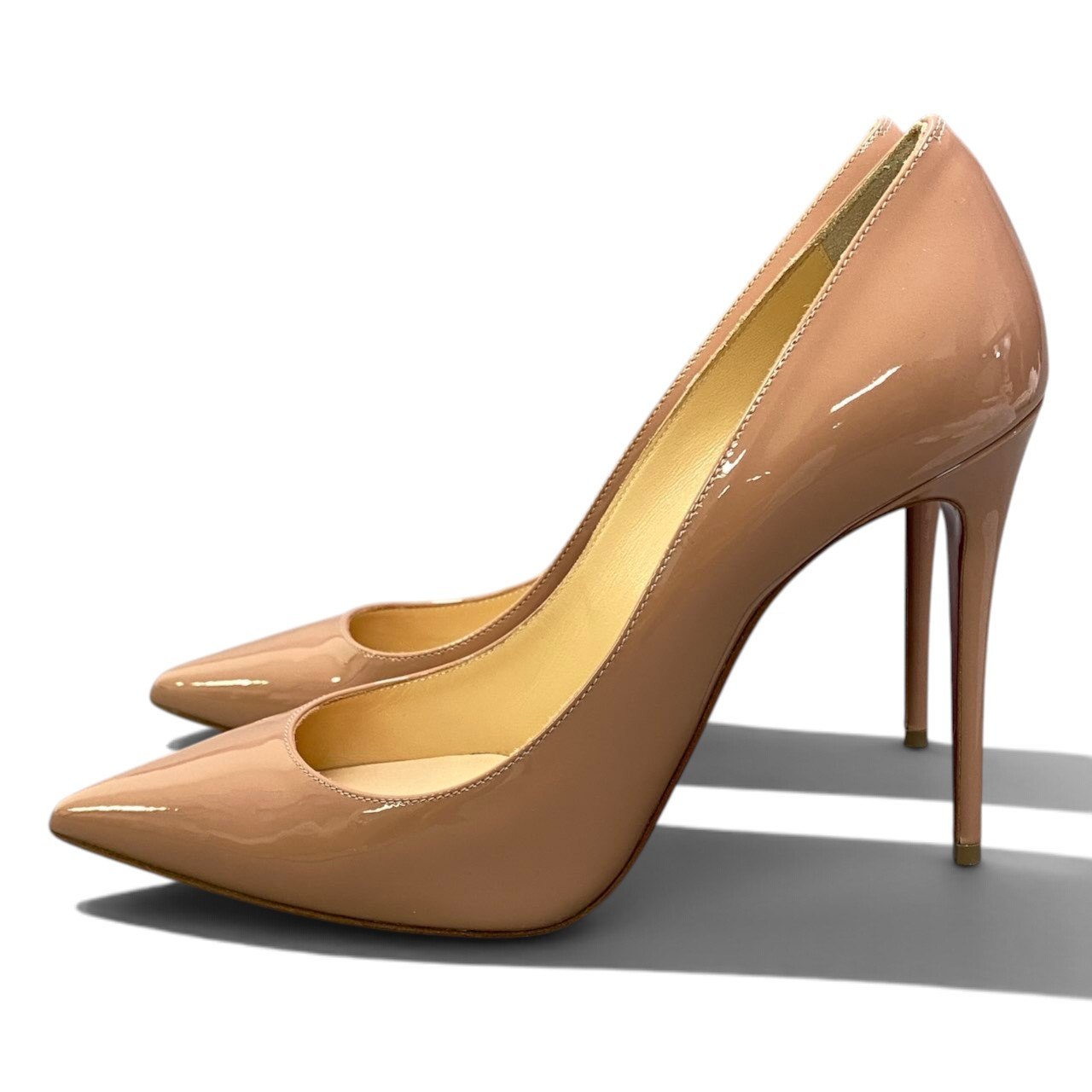 i1 Christian Louboutin クリスチャンルブタン KATE100 パテントレザー ポインテッドトゥパンプス サイズ38 ピンクベージュ レディースk02i