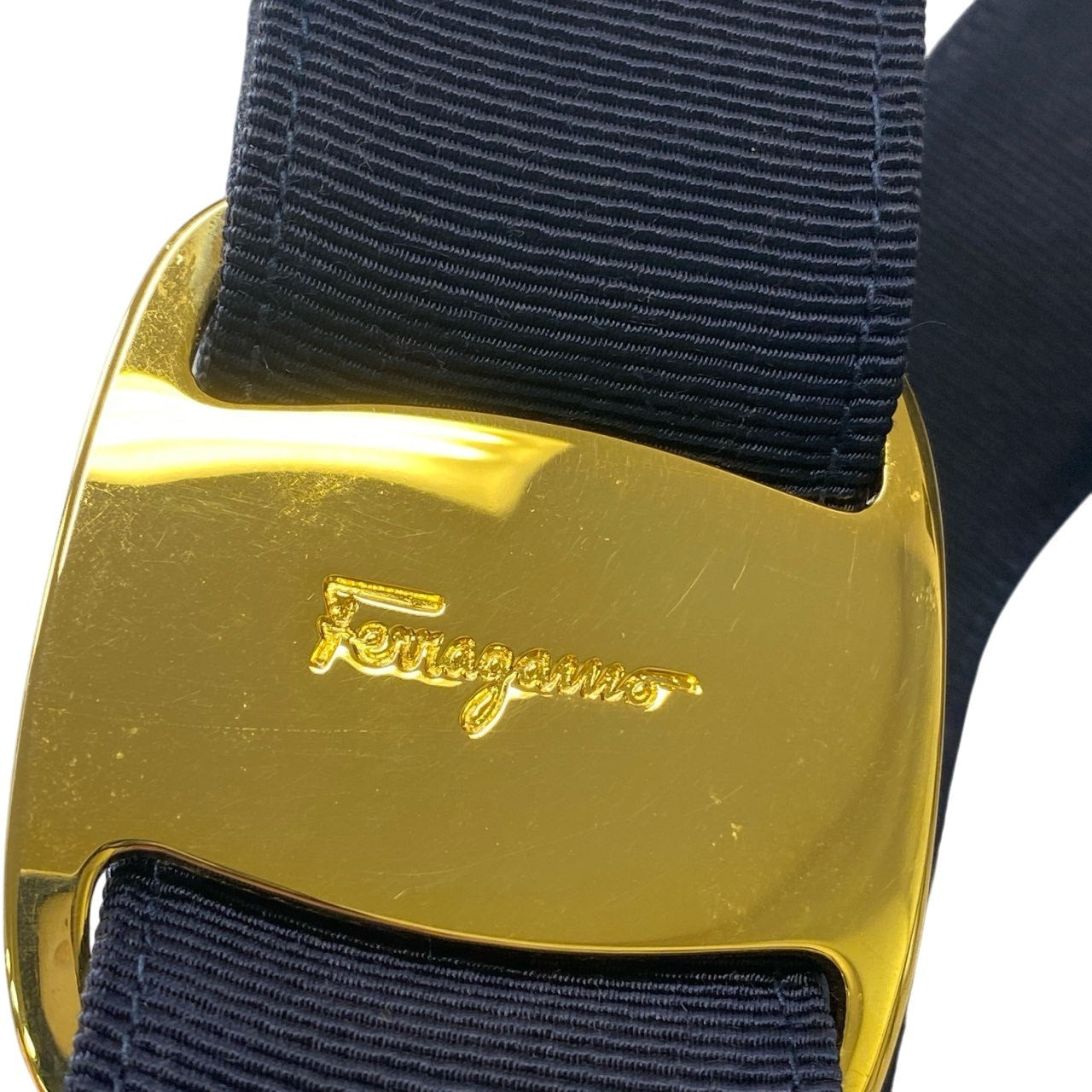 a6 Salvatore Ferragamo サルヴァトーレフェラガモ サッシュベルト ヴァラリボン ベルト ネイビー ゴールド レディースk02i