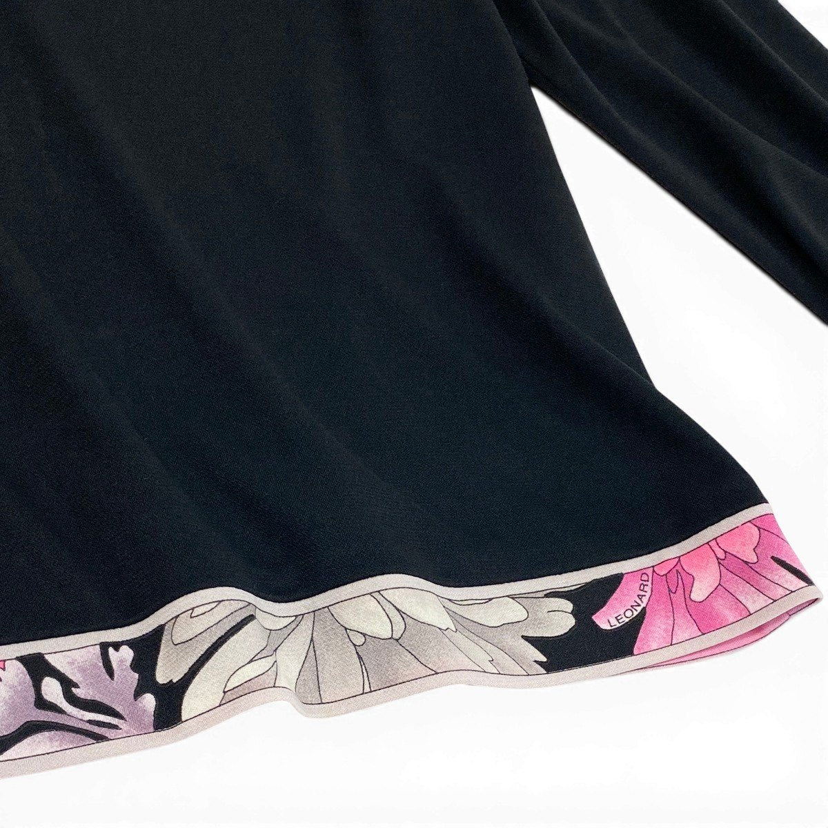 75f10 LEONARD FASHION レオナール ロングスリーブカットソー ハイネック カンカン素材 切替花柄プリント サイズL ブラック ピンク レディース 女性服u02t
