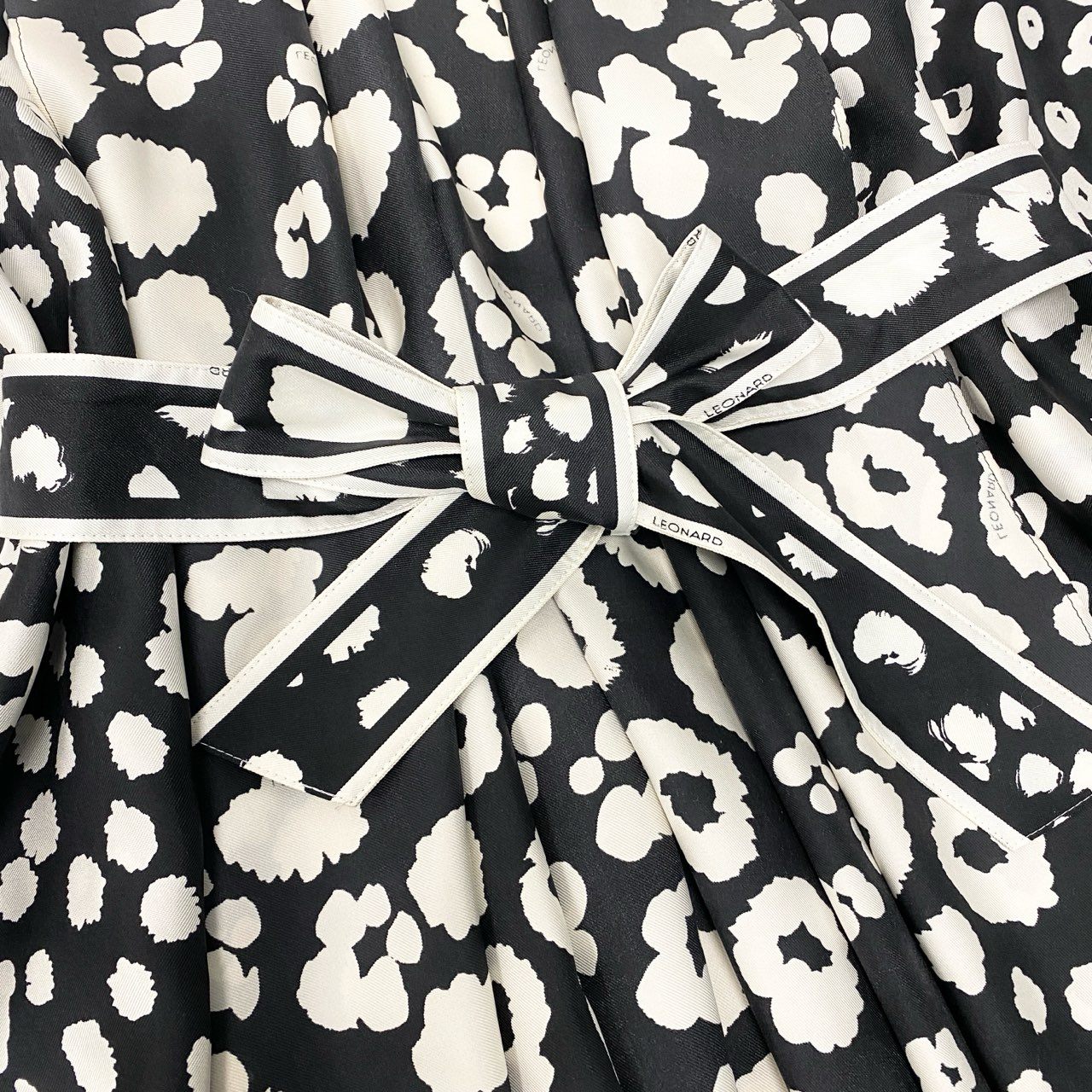 83b23 LEONARD レオナール ロングカーディガンジャケット ガウンカーディガン 美しいプリント 9ARサイズ ブラック アイボリー コットン100％ レディース 女性用u02t