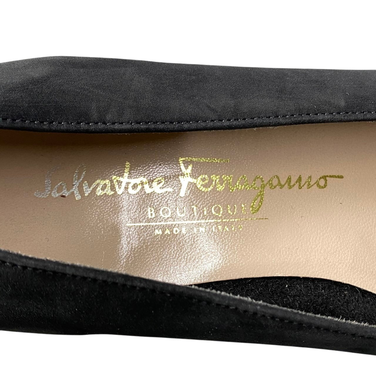 1g9 Salvatore Ferragam サルヴァトーレフェラガモ ヴァラリボン ローヒールパンプス ラウンドトゥ サイズ7 ブラック レディース 女性用o07t
