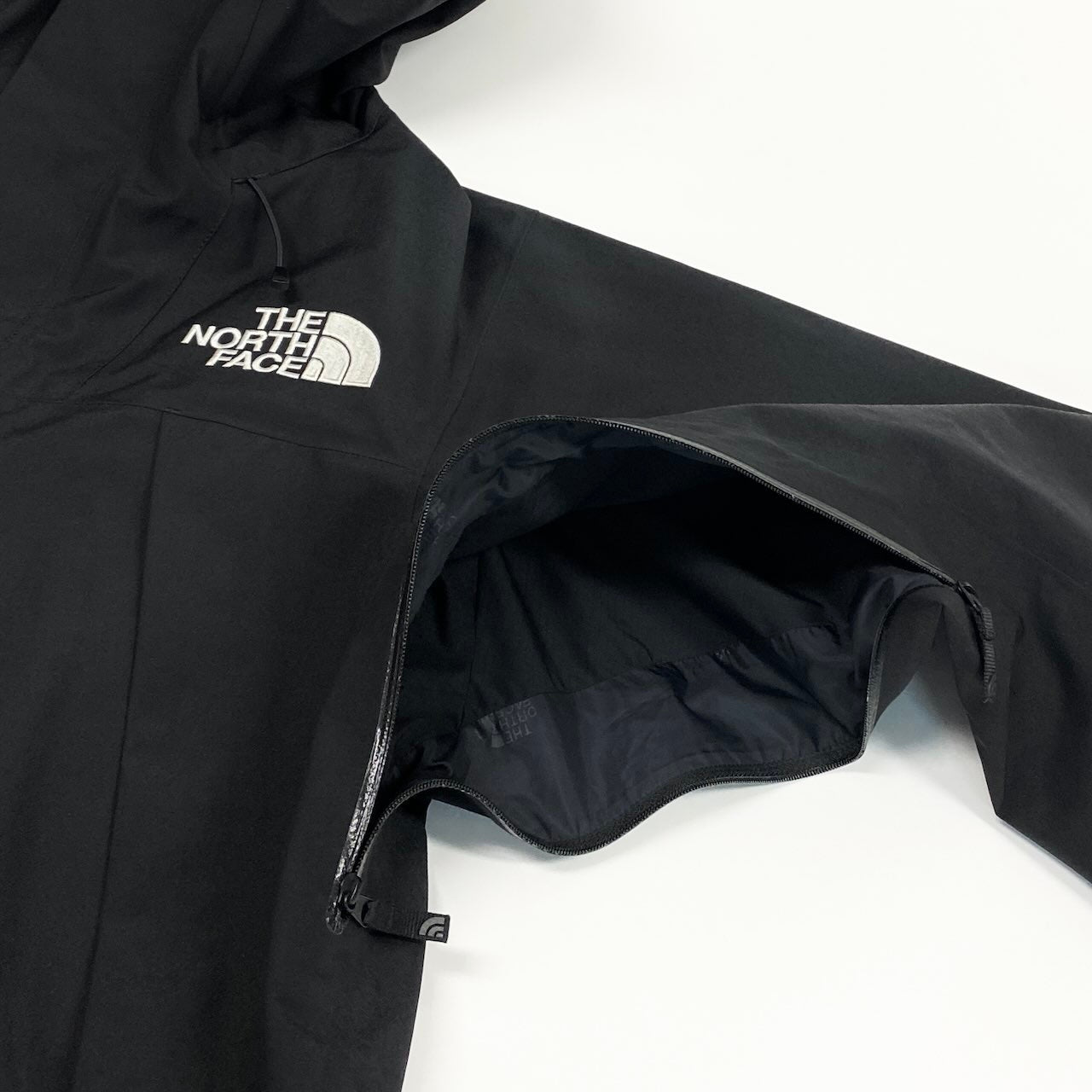 25e14 THE NORTH FACE ザノースフェイス 24AW マウンテンジャケット マウンテンパーカー ゴアテックス NP61800 Mサイズ ブラック メンズo07t