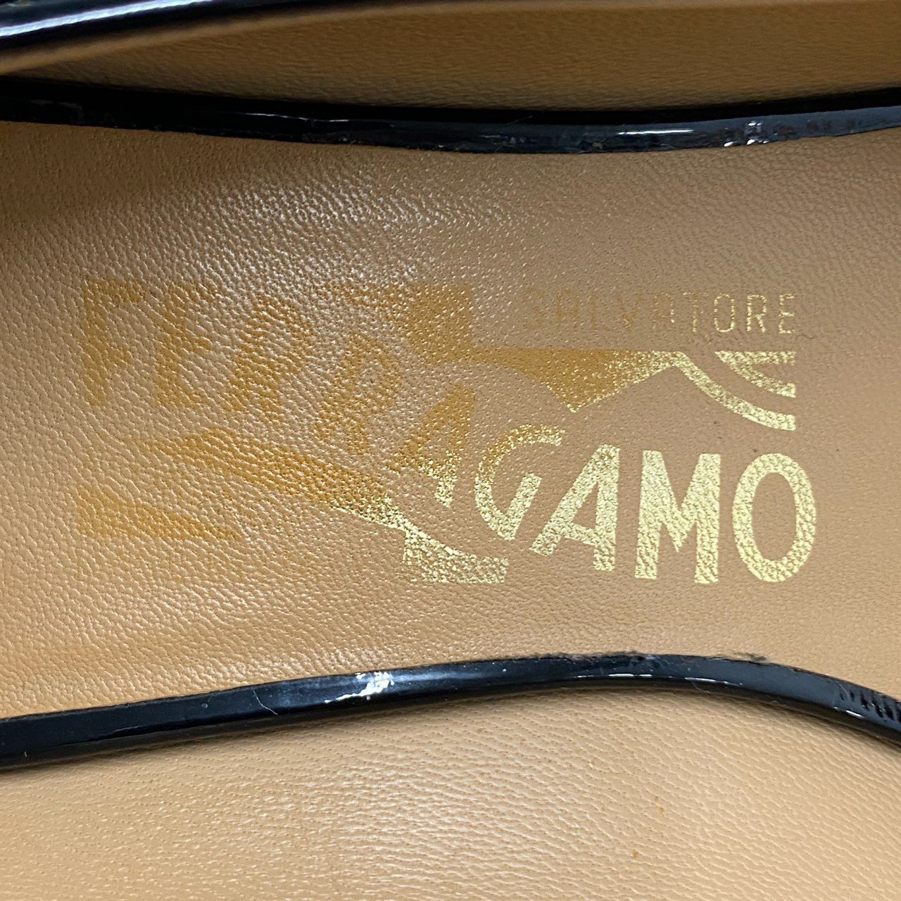 3f26 Salvatore Ferragamo サルヴァトーレフェラガモ ヴァラリボン レザーパンプス サイズ6D ブラック パテントレザー レディ－ス 女性用 靴