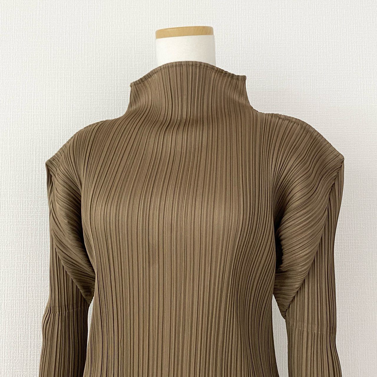 5d11-3 《美品》 PLEATS PLEASE ISSEY MIYAKE プリーツプリーズ イッセイミヤケ 日本製 PP93-JK054 ハイネック 長袖プリーツカットソー ロングスリーブ カットソー 3 ブラウン系 MADE IN JAPAN