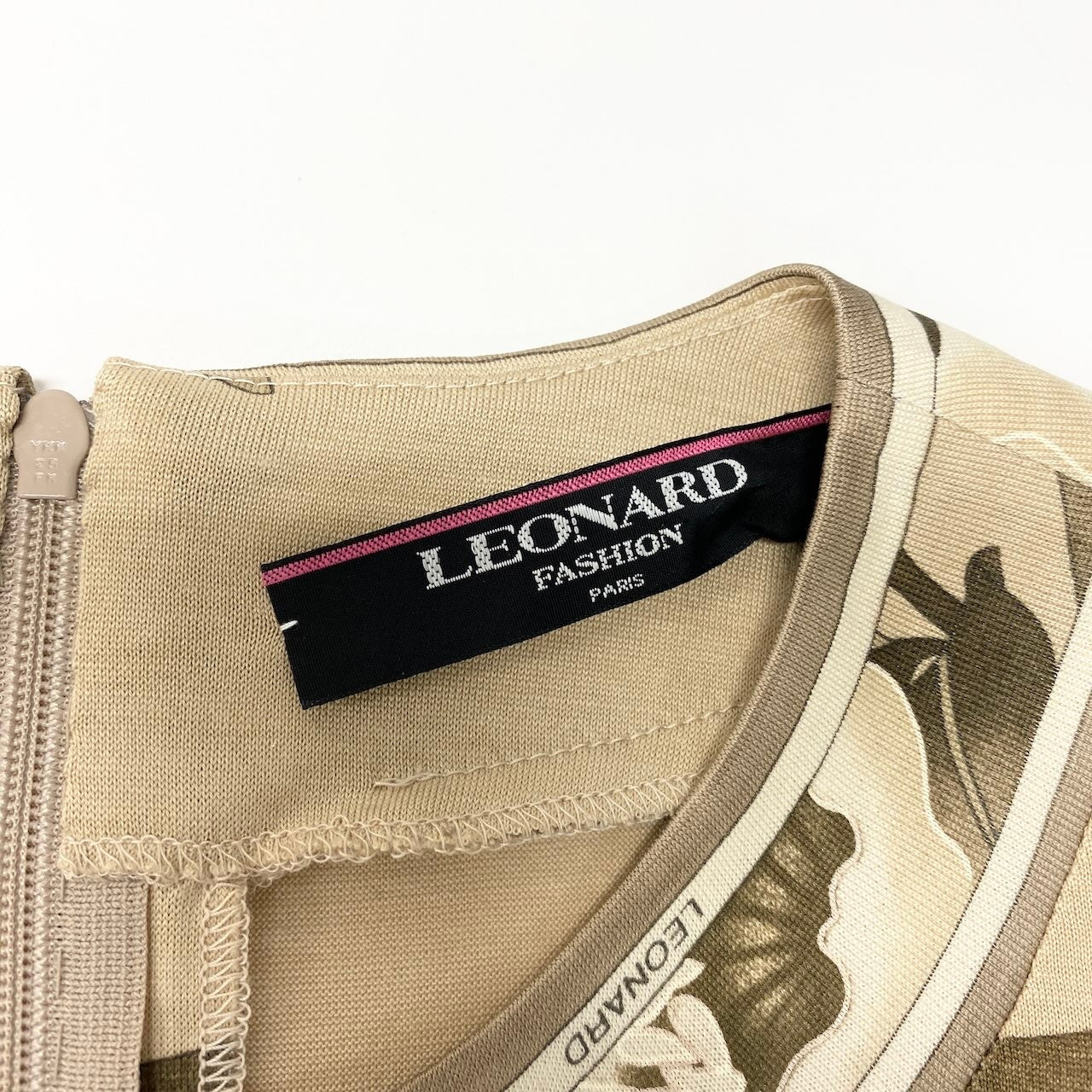 76d9 LEONARD FASHION レオナール ロングスリーブカットソー 美しい花柄プリント  サイズL ベージュ系 ウールシルク混 レディース 女性用o07t