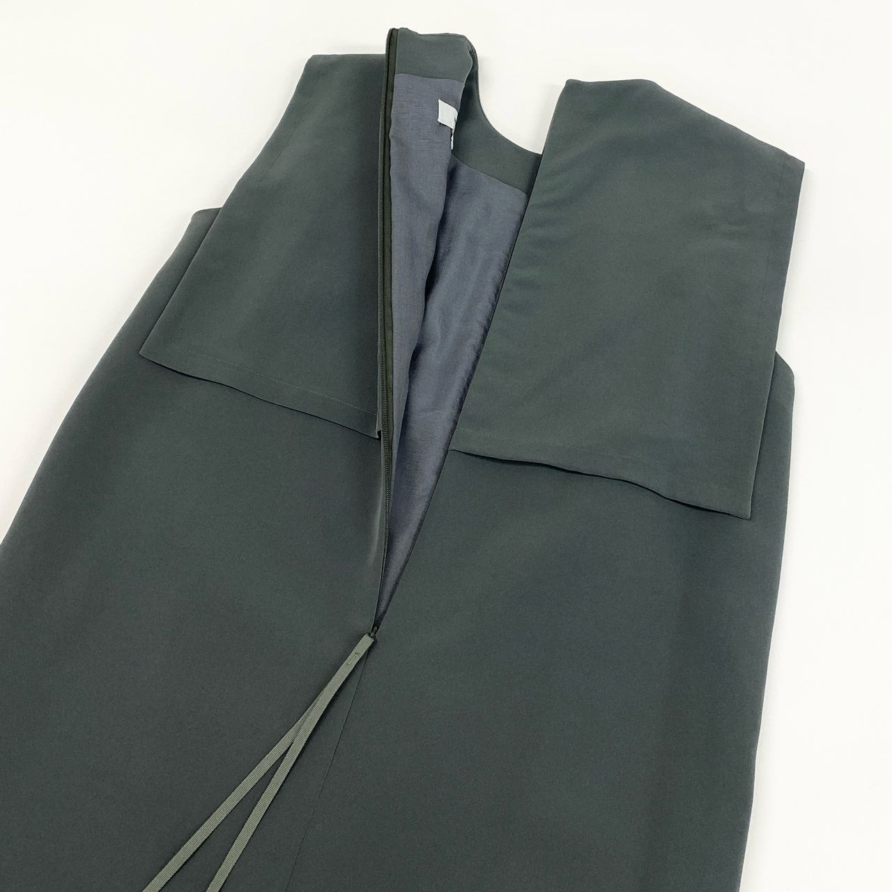 87c26 【美品】 HYKE ハイク SALON SLEEVELESS JUMPSUIT ジャンプスーツ オールインワン ノースリーブ 232-16185 1 SMALL カーキk02i
