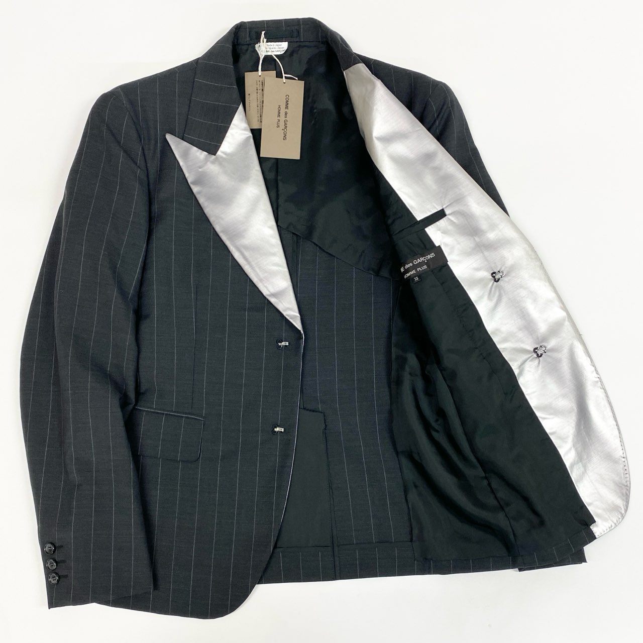 33a26 COMME des GARCONS HOMME PLUS コムデギャルソン オムプリュス テーラードジャケット シルバー襟 ストライプ AD2020 PG-J037-051-1-1 XSサイズ グレー シルバー メンズo07t