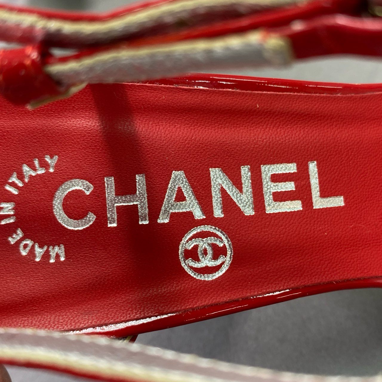 7d16 CHANEL シャネル ココマーク アンクルストラップ ヒール サンダル シューズ イタリア製 35 1/2 レッド シルバー パテントレザー