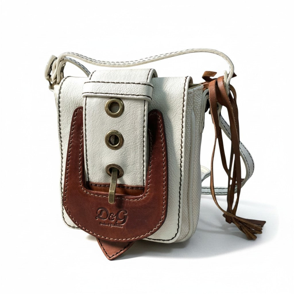 i7 Dolce＆Gabbana ドルチェアンドガッバーナ レザーバックル ショルダーポーチ Vintage Leather Buckle Shoulder Poach D＆G ホワイト レザーチャーム付t18r
