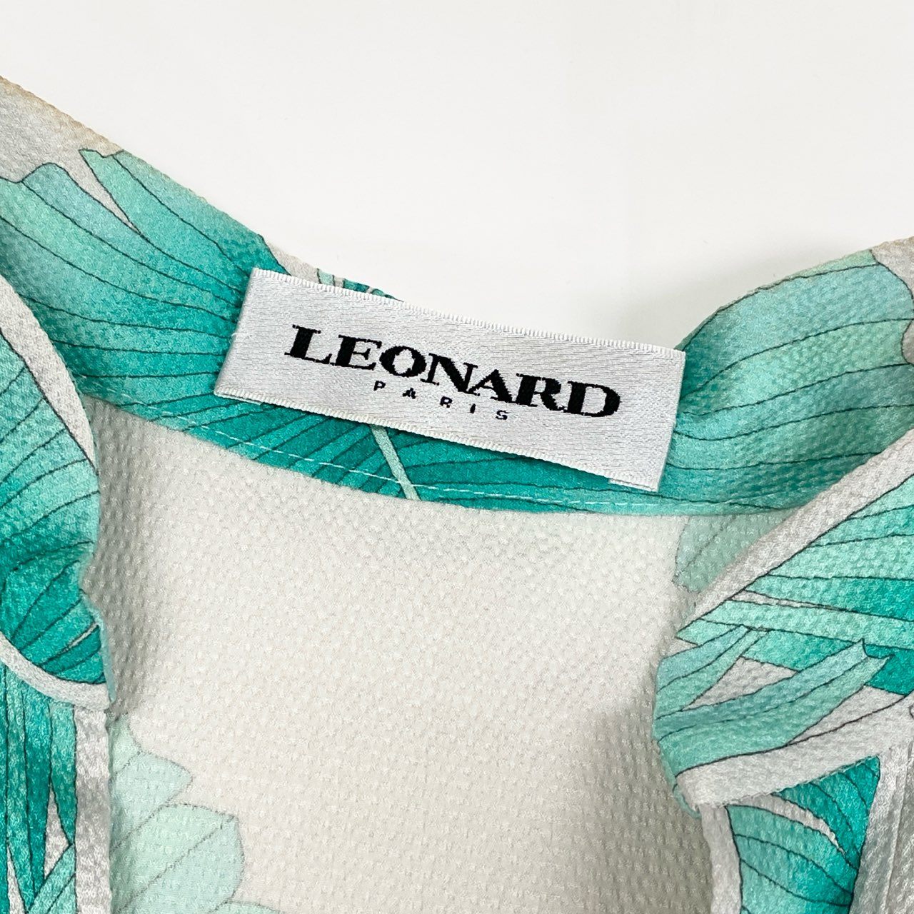68d13 LEONARD PARIS  レオナール オープンカラー チュニックカットソー ボタニカル柄 ショートスリーブ シルク混 イタリア製 サイズ38 ホワイト グリーン レディース 女性用u02t