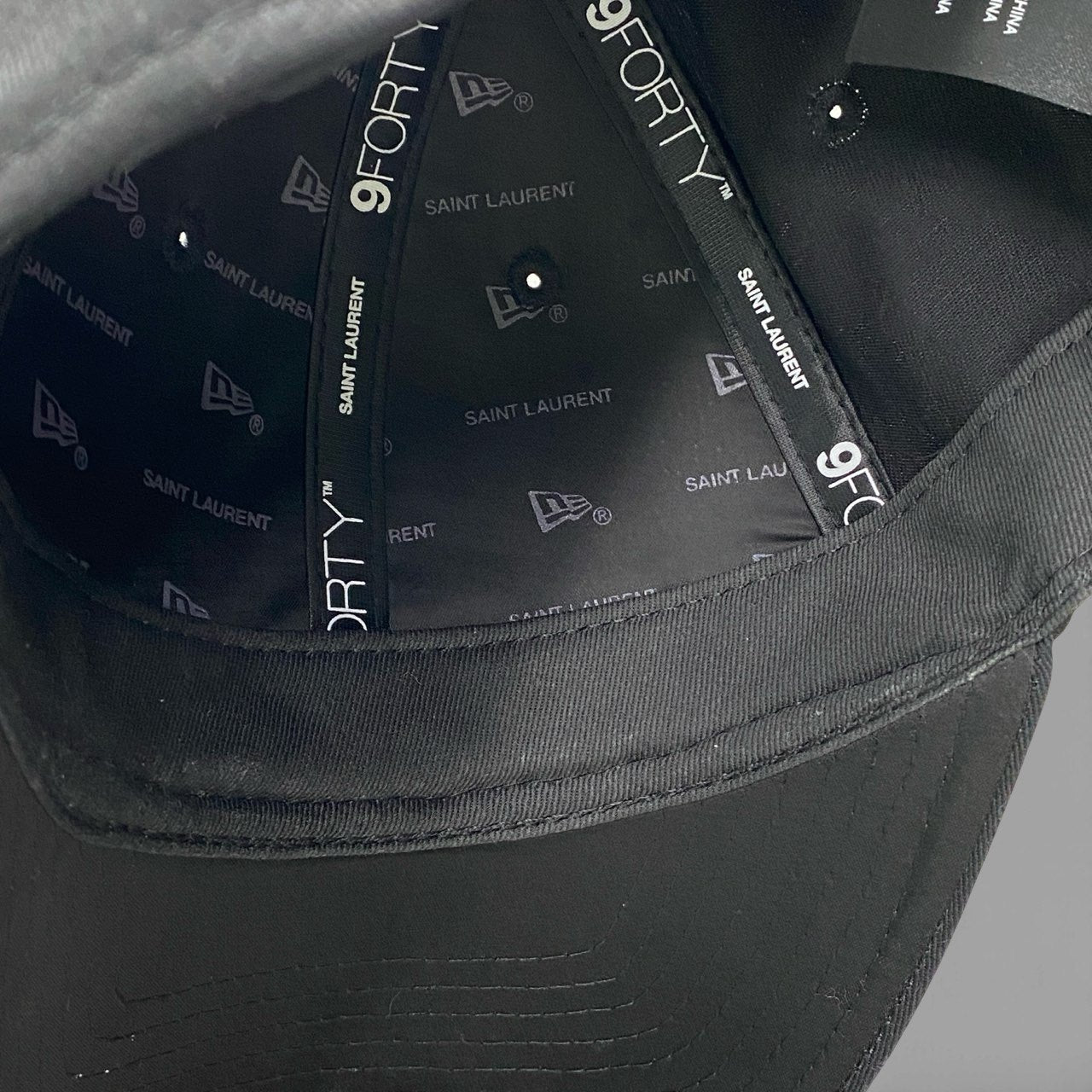 a23 《美品》 SAINT LAURENT サンローラン × NEW ERA ニューエラ YSL ロゴキャップ 677333 ONE SIZE ブラック LOGO CAPt18r