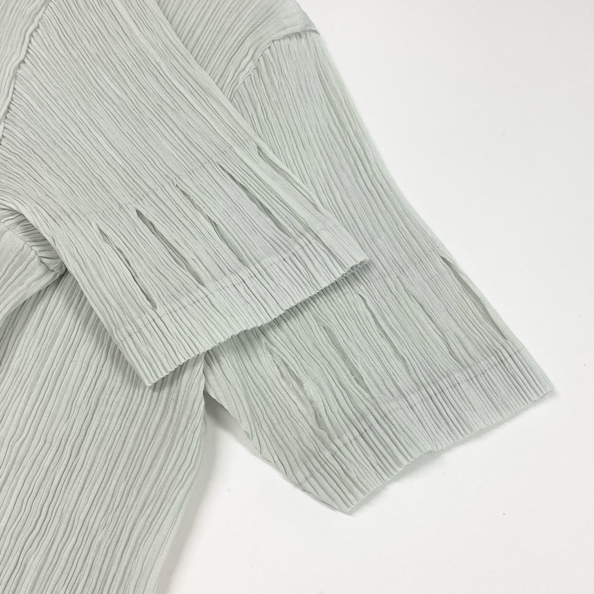 Ah10 PLEATS PLEASE ISSEY MIYAKE プリーツプリーズ イッセイミヤケ 半袖カットソー スキッパーネックデザイン  カットアウトスリーブ  IF52FJ246 02 オフホワイト ポリエステル100％ レディース 女性用o07t