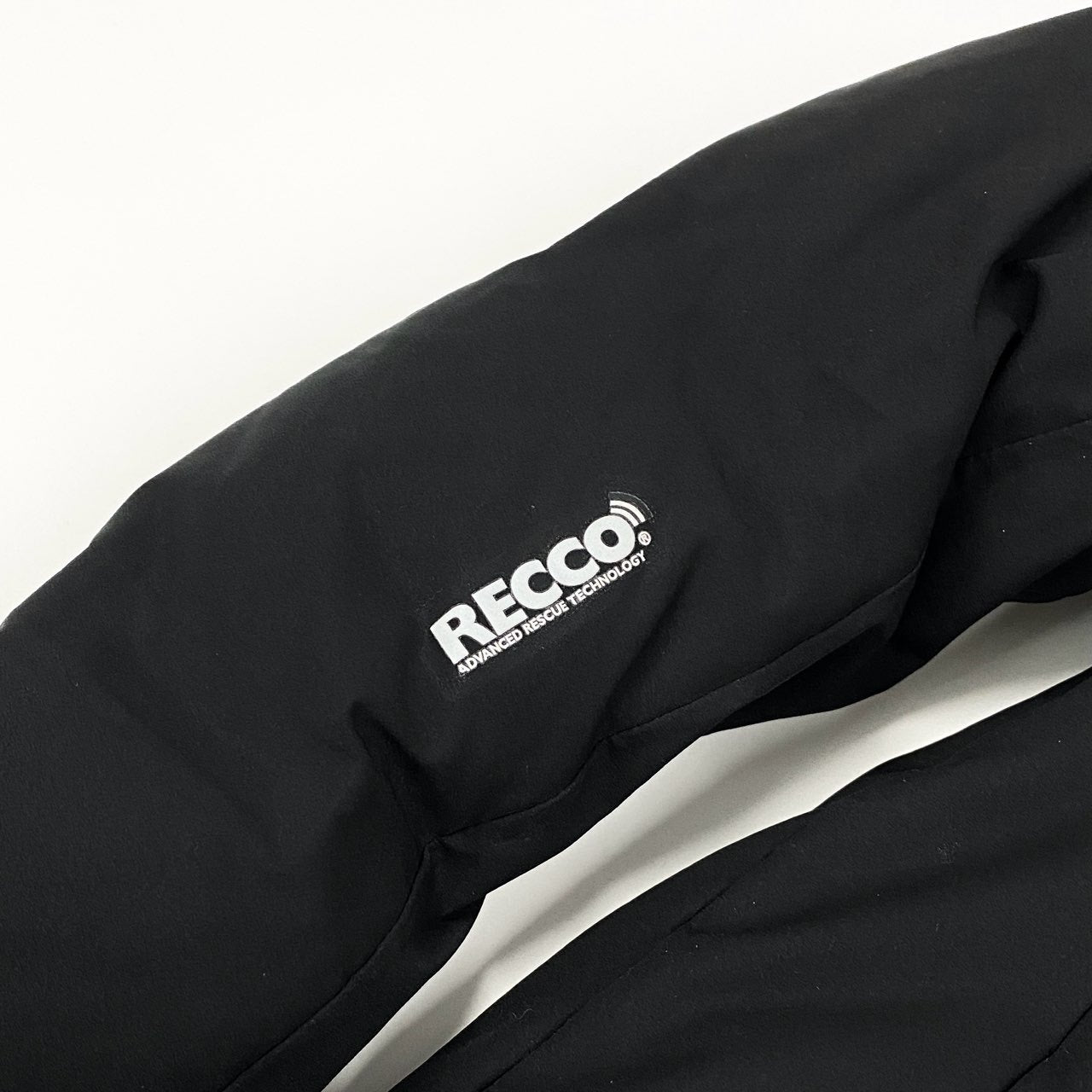 46L16 DESCENTE デサント 水沢ダウンマウンテニアー ダウンジャケット ダウンコート フーディージャケット アウター DALT3270 Sサイズ ブラック メンズo07t