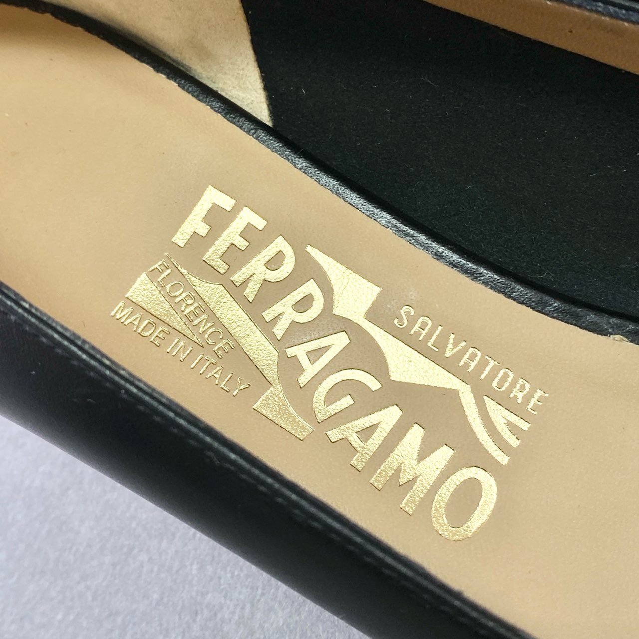 5a27 Salvatore Ferragamo サルヴァトーレフェラガモ VARA 1 ヴァラリボン ヒールパンプス シューズ イタリア製 6 1/2 ブラック レザー