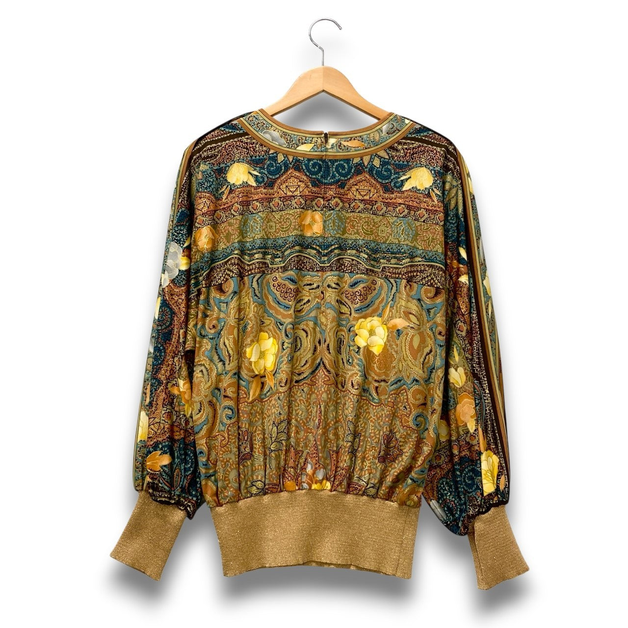 77b26 LEONARD レオナール ロングスリーブカットソー 美しいプリント 金ボタン ラメ マルチカラー シルク100％ レディース 女性用u02t