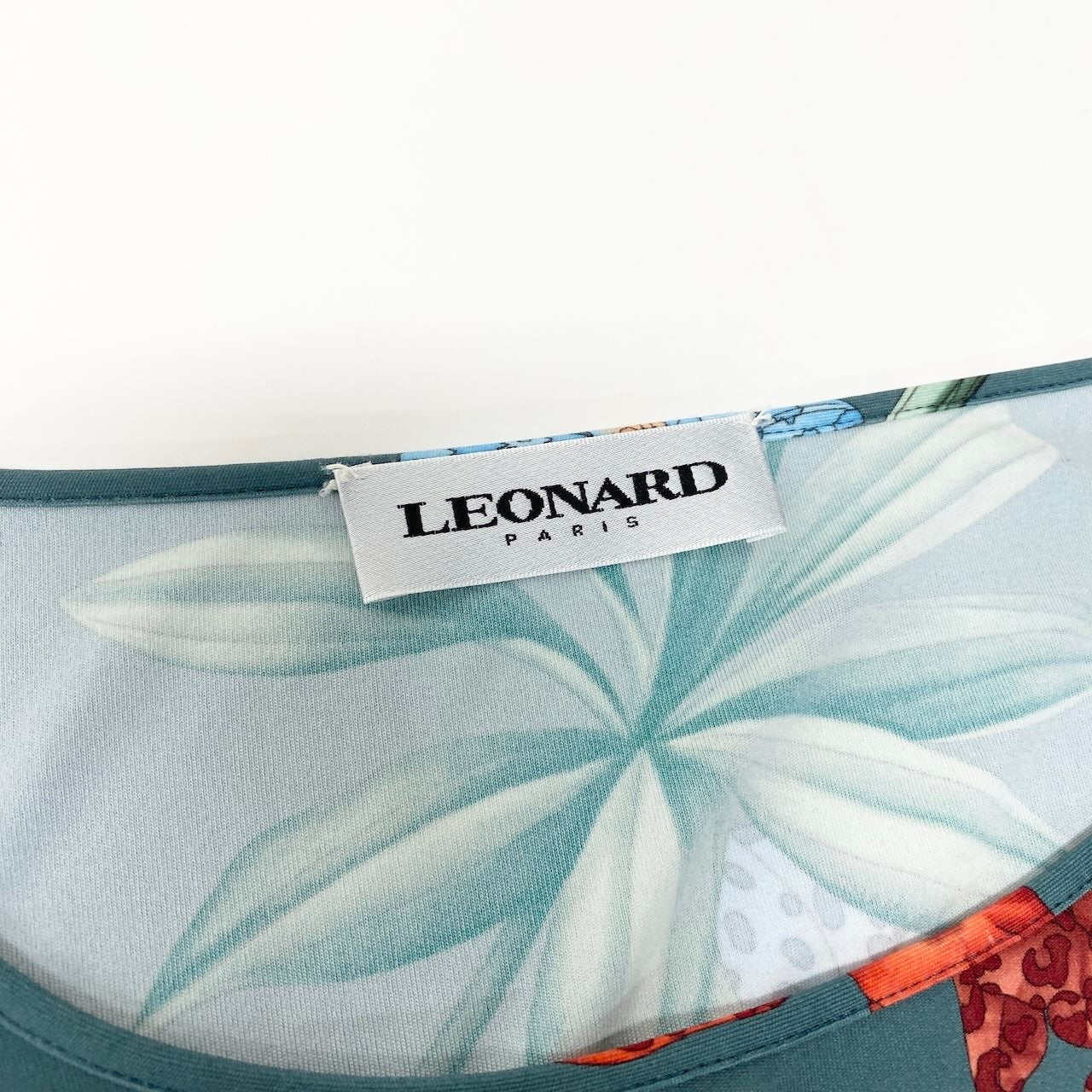 15d12 LEONARD PARIS レオナール ロングスリーブワンピース 美しい花柄プリント 膝丈 ウエストリボン付 イタリア製 サイズ38 グリーン系 ナイロン100％ レディース 女性用u02t