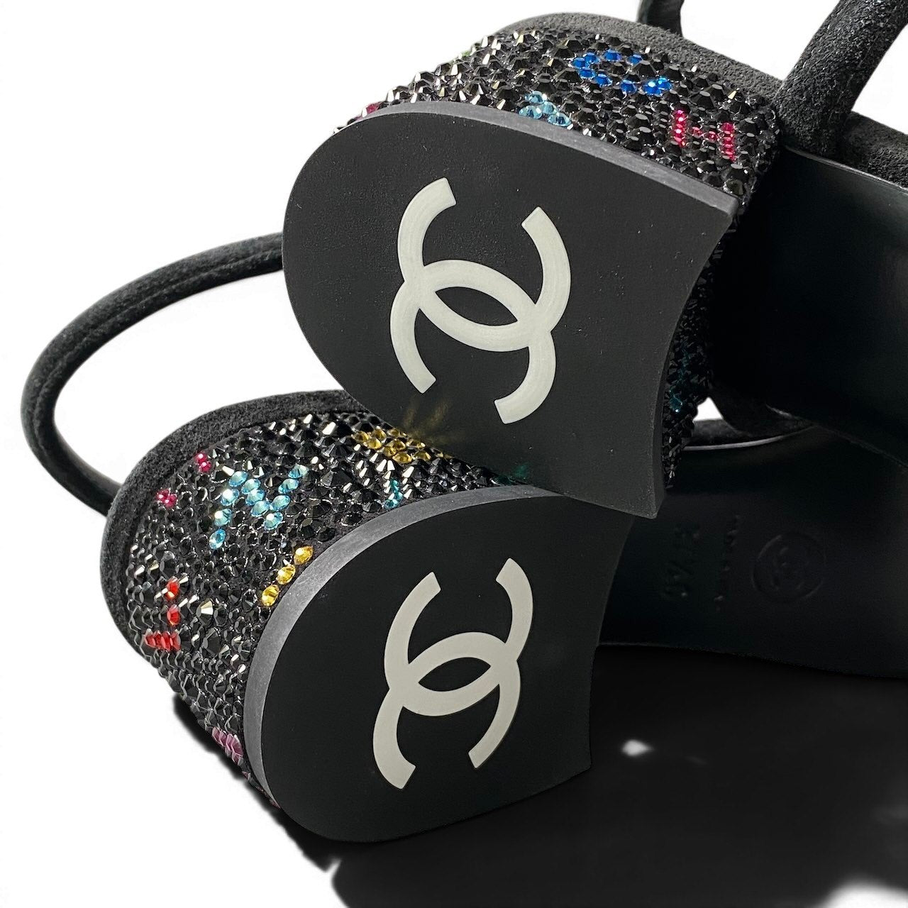 f10 【新品保管品】CHANEL シャネル スウェードサンダル ラインストーンロゴ G45366 37 1/2サイズ ブラック レザー レディース 女性用k02i