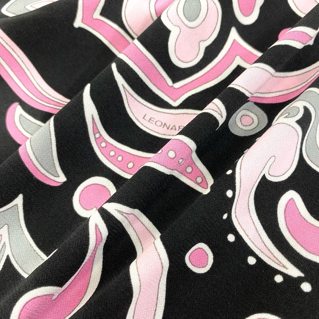 59L15 LEONAD レオナール チュニック ロングスリーブカットソー Vネック カンカン素材 総柄 トップス 40サイズ ブラック ピンク レディースo07t