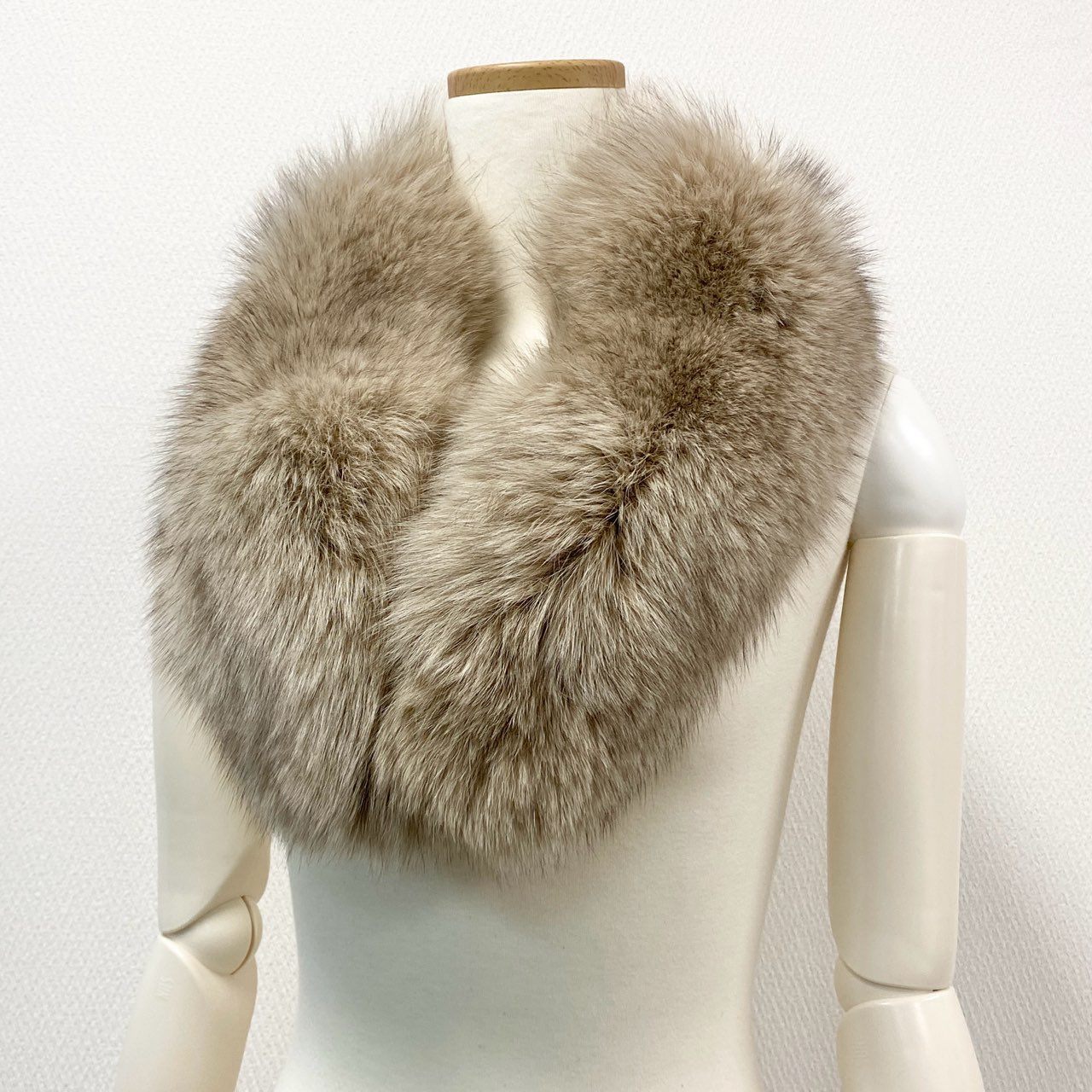 28k29 SAGA FOX サガフォックス ブルーフォックス ティペット マフラー 衿巻き 和装 ベージュ系 フォックスファー レディースu02t