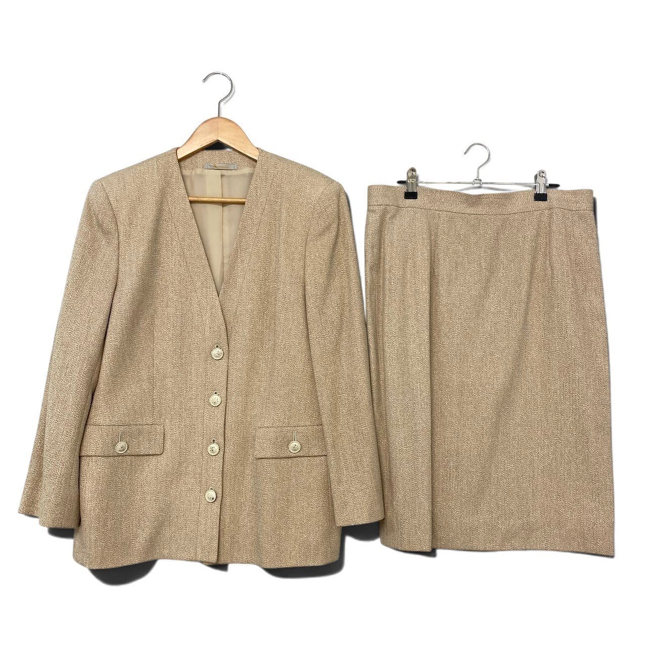 55h21 Aquascutum アクアスキュータム セットアップ スカートスーツ フォーマル ノーカラージャケット 刻印ボタン サイズ11 ベージュ レディース 女性用o07t