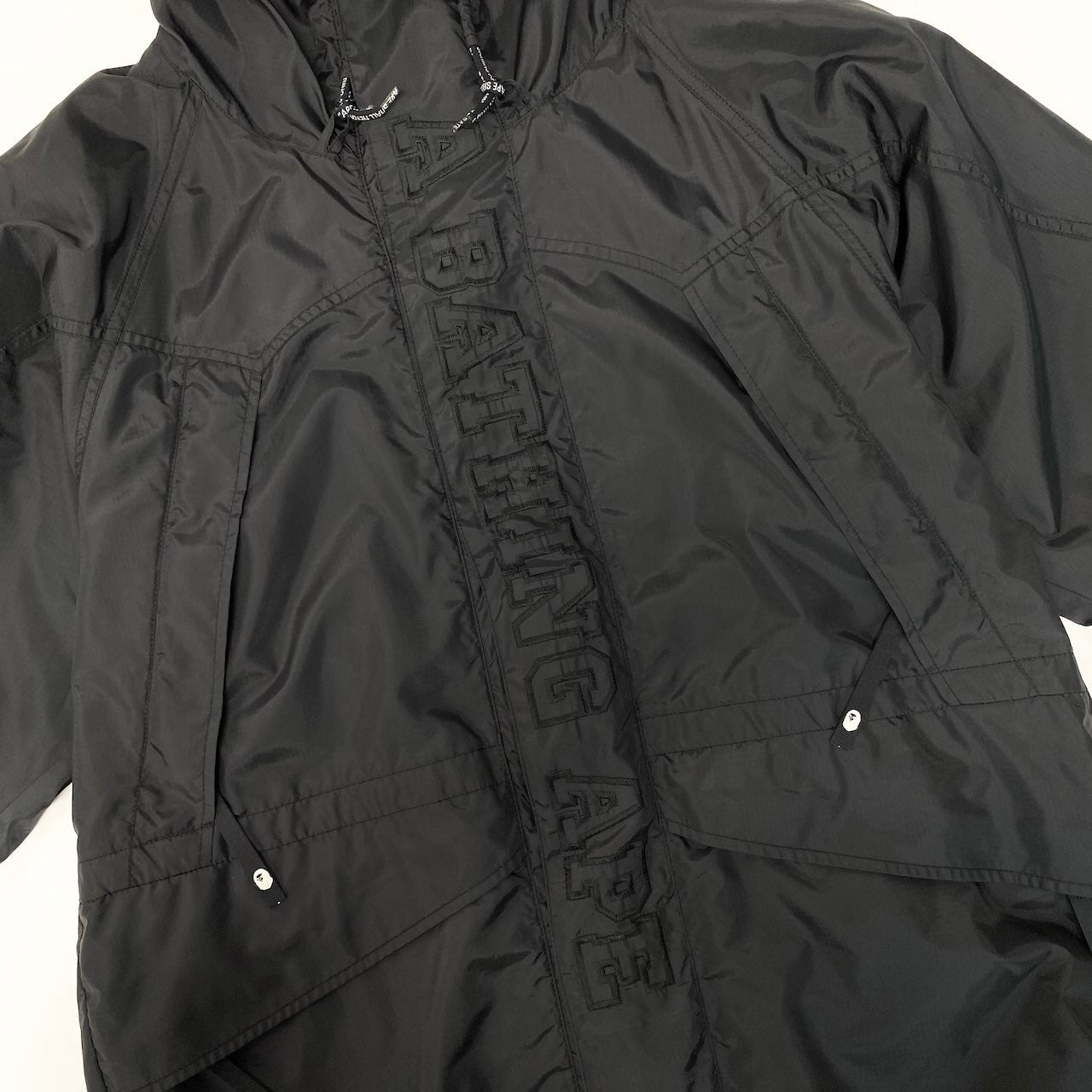 62e12 A BATHING APE アベイシングエイプ snowbord jacket スノーボードジャケット ナイロンパーカー フロントロゴ刺繍 サイズS ブラック メンズ 紳士服u02t