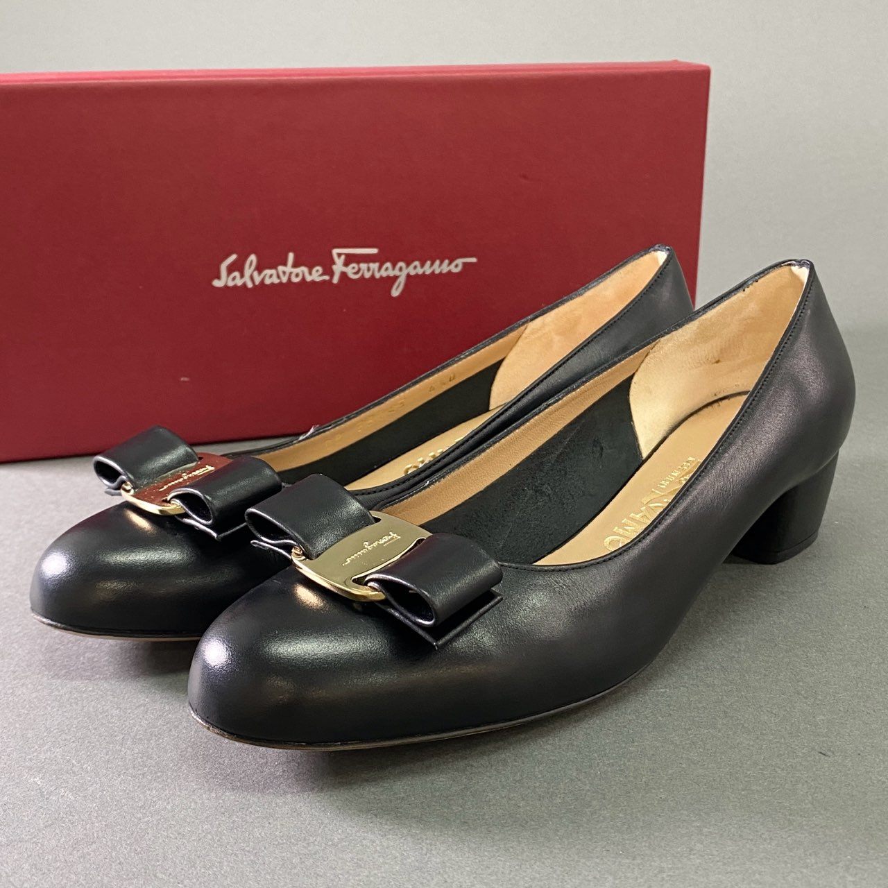 5a27 Salvatore Ferragamo サルヴァトーレフェラガモ VARA 1 ヴァラリボン ヒールパンプス シューズ イタリア製 6 1/2 ブラック レザー