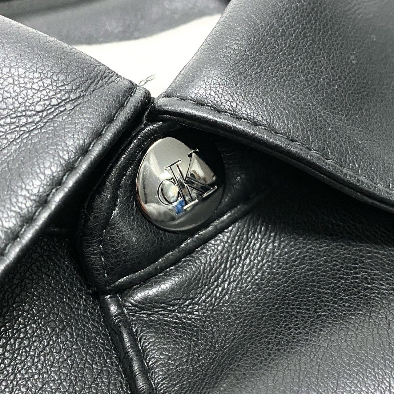 35c20 Calvin Klein Jeans カルバンクライン フェイクレザー シャツジャケット ジョングク着用商品 S ブラック メンズu02t