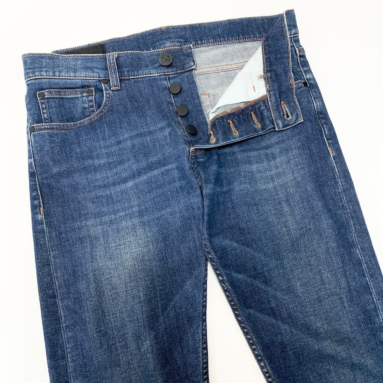 20d30 ALEXANDER MCQUEEN アレキサンダーマックイーン デニムパンツ テーパードデニム ボタンフライ ドクロボタン サイズ46 インディゴブルー メンズ 紳士服u02t