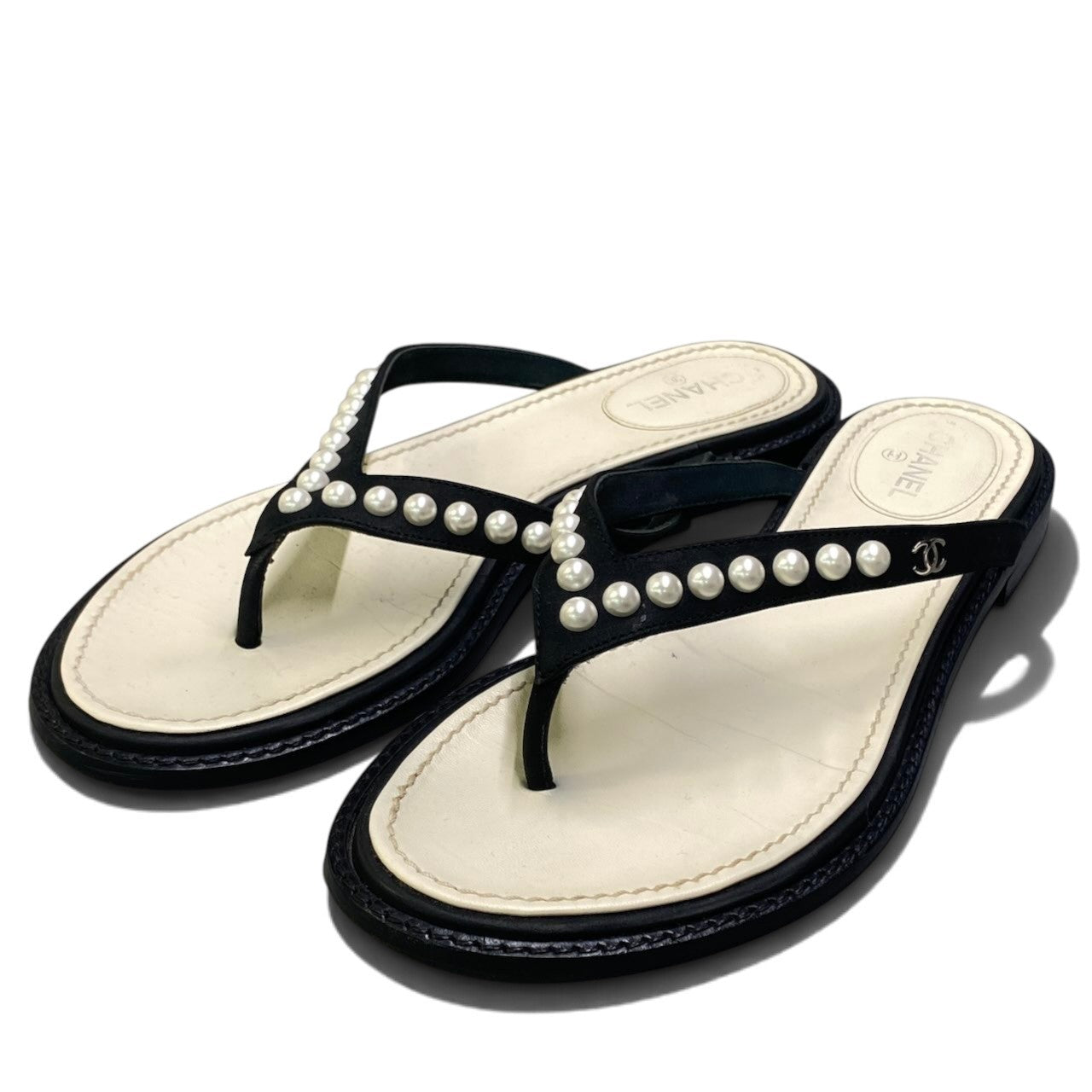 h29 CHANEL シャネル ココマーク パール ビーチサンダル Pearl CC Logo Thong Sandals G34648 size 37 1/2 Black White シューズt18r