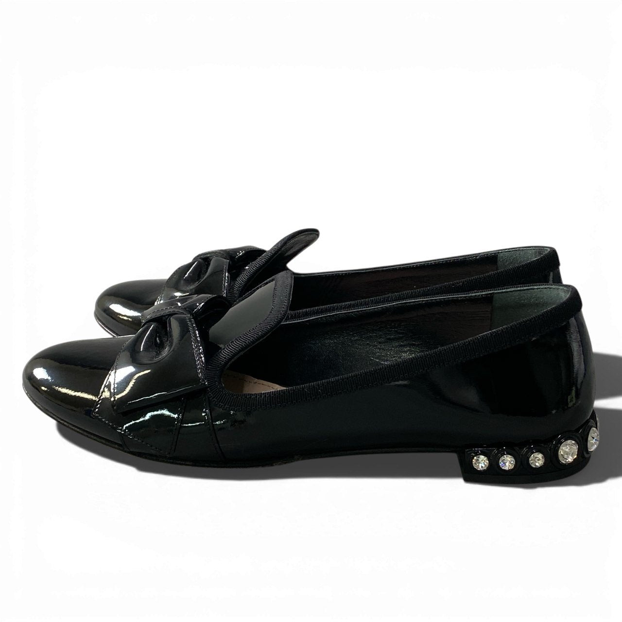 2a23 miu miu ミュウミュウ エナメルレザー リボン フラットシューズ フラットパンプス ビジュー レディース 女性用 サイズ37 ブラックu02t