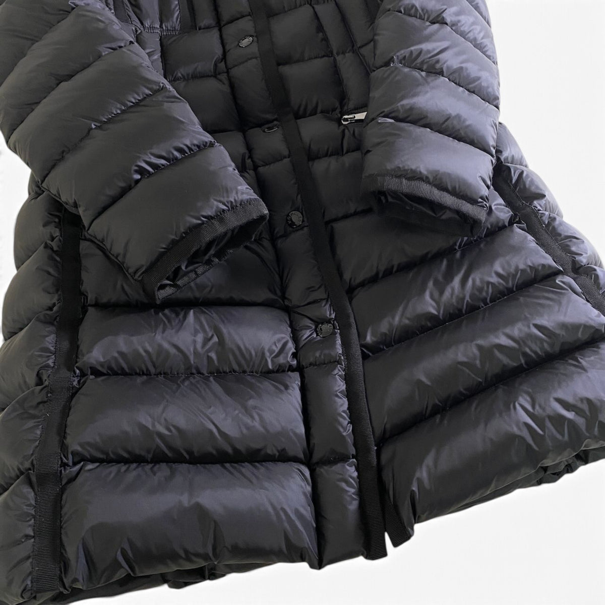34j26 《未使用保管品》 MONCLER モンクレール HERMINE エルミンヌ Aライン ダウンコート Size 2 ブラック フード着脱可t18r