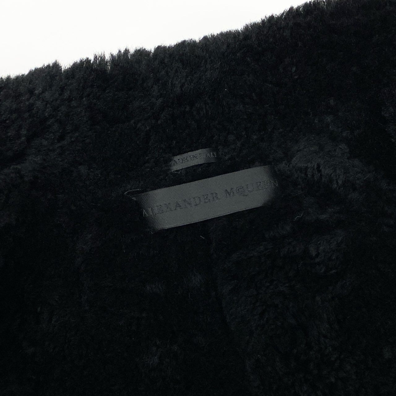 19b16 《希少》 ALEXANDER McQUEEN アレキサンダーマックイーン 肉厚 リアルムートン ロングコート サイズ46 ブラック 羊革 シープスキンt18r