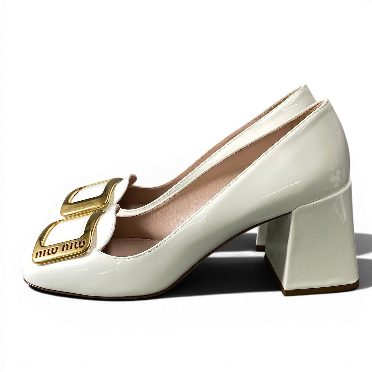 g14【美品】miumiu チャンキーヒールサンダル シューズ イタリア製 38サイズ ホワイト ゴールド パテントレザー レディース 女性用k02i