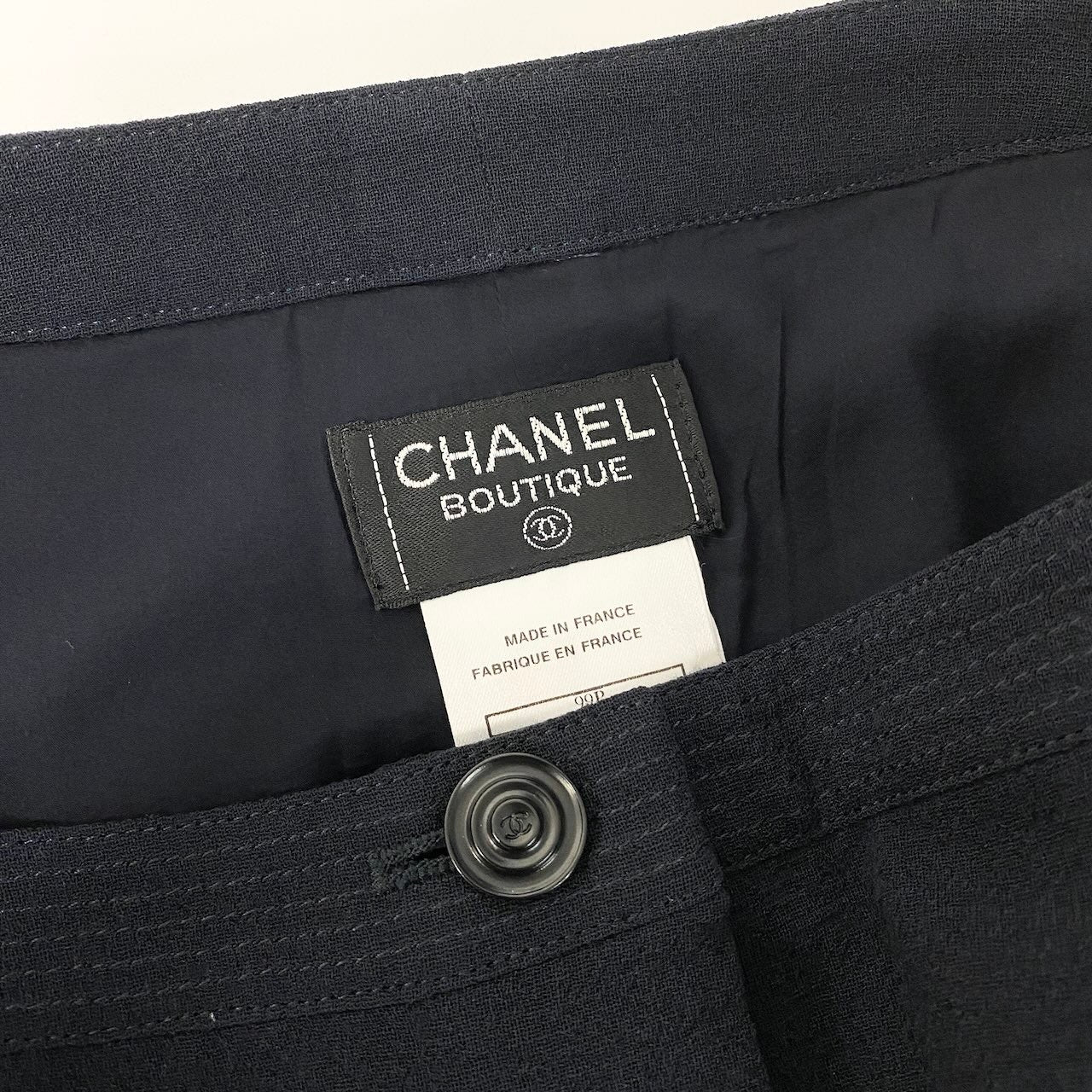 Cd23 CHANEL BOUTIQUE シャネル 1999年 フロントボタン Aラインスカート ミモレ丈 ココマークボタン サイズ38 ネイビー ウール100％ レディース 女性服u02t