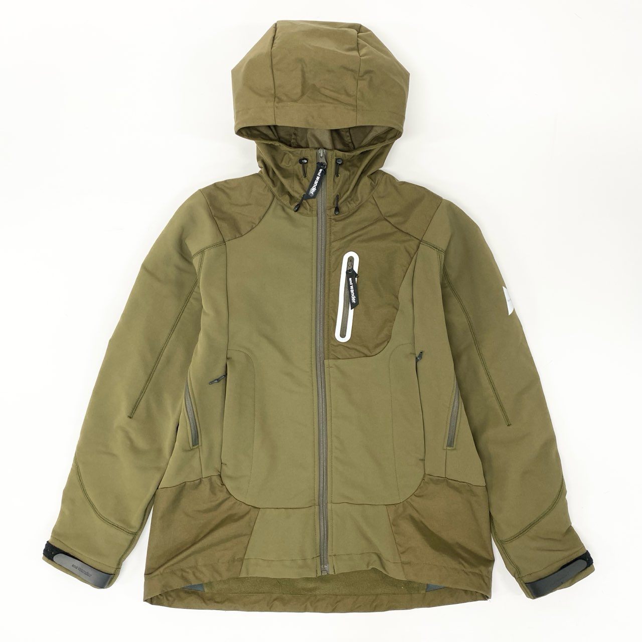 77i26 《美品》 and wander アンドワンダー Stretch Shell Jacket ストレッチシェルジャケット マウンテンパーカー 574-2221303 M カーキ アウトドア トレッキング 撥水t18r