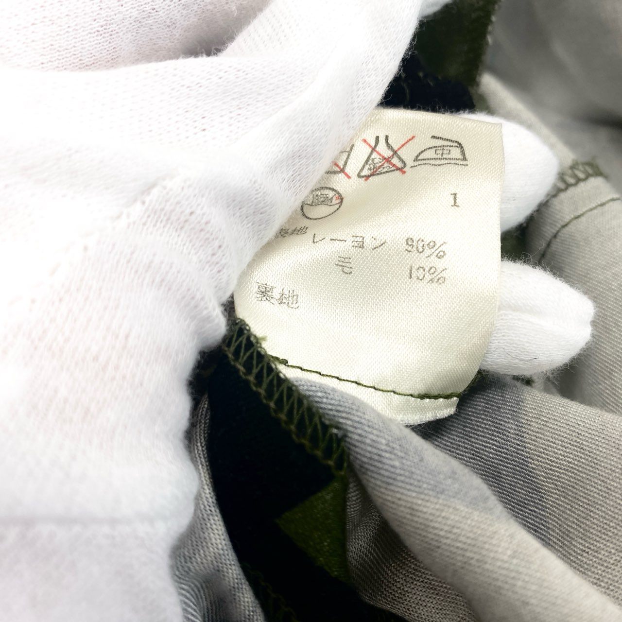 24b16 【美品】MOSCHINO モスキーノ ヴィンテージ ノーカラーシャツジャケット グラフィックプリント ショート丈 バルーン袖 カーキ レディース 女性用u02t