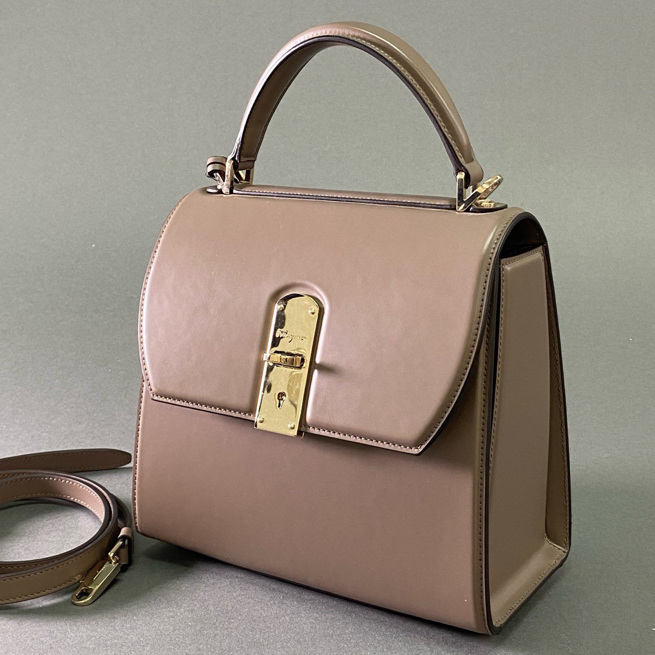 Ck12 Salvatore Ferragamo サルヴァトーレフェラガモ Boxyz ボクシィズ 2way ハンドバッグ ショルダーバッグ ベージュ レザー レディース 女性用 鞄