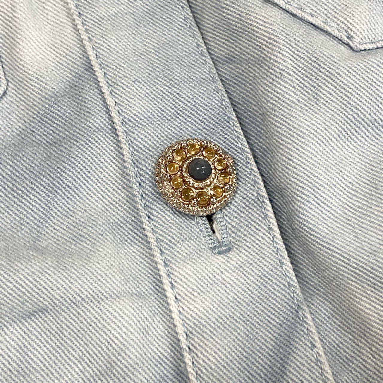 Cd6 CHANEL シャネル P40177 2018 グリポアボタン デニムジャケット クロップドジャケット サイズ38 ライトブルー レディースta1