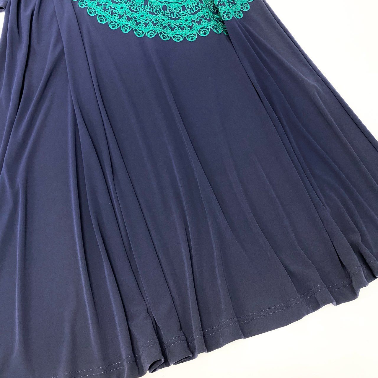 75b27 TOKUKO 1er VOL トクコプルミエヴォル 七分袖 ロングワンピース フリルネック 刺繡デザイン 伸縮ストレッチ レディース 女性服 サイズ9 パープル系u02t