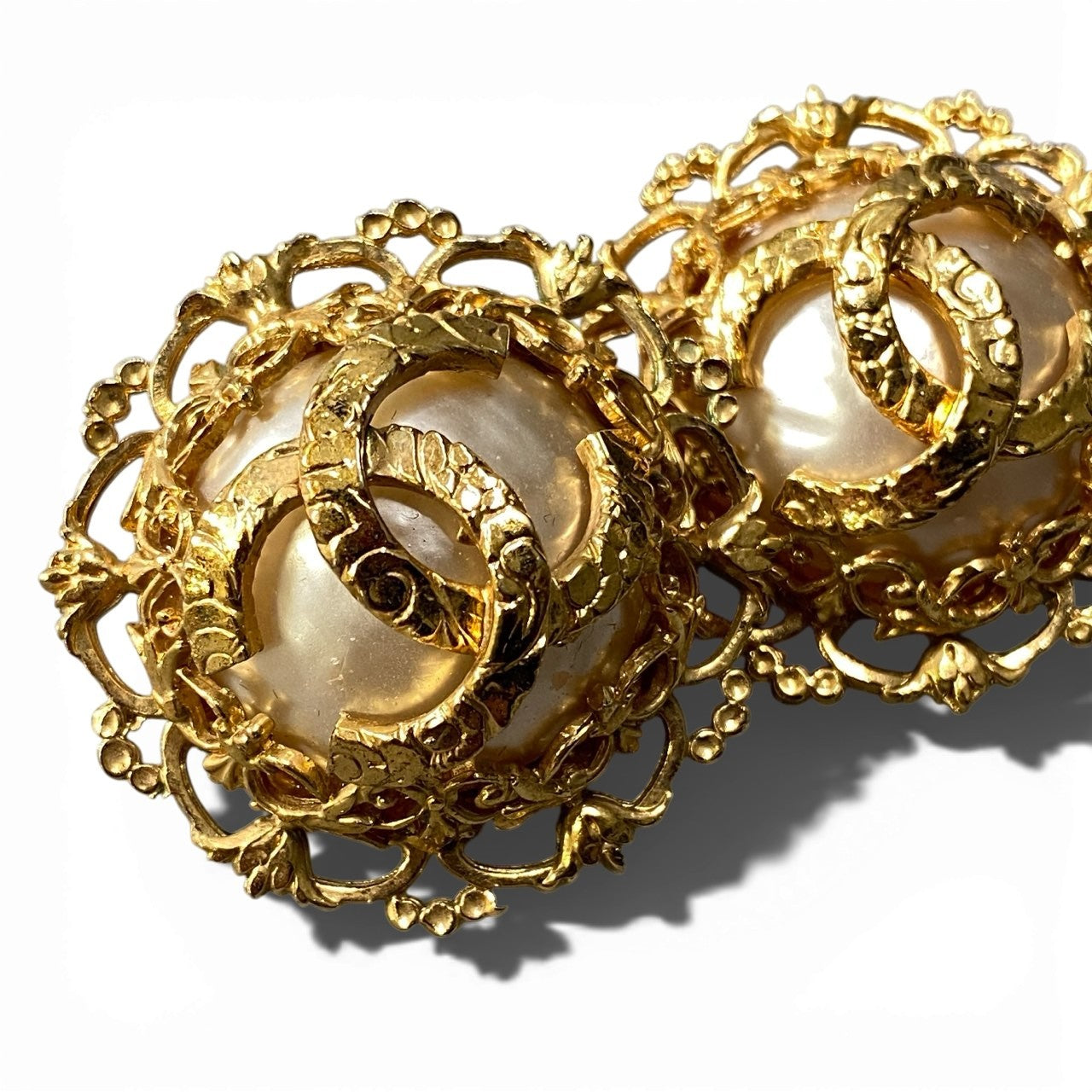 b5 Vintage Chanel 1993 Pearl Design Large Coco Mark Earringsta1